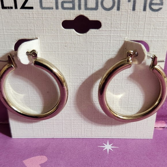 Liz Claiborne Gold Panel Hoops NWT - Picture 2 of 3
